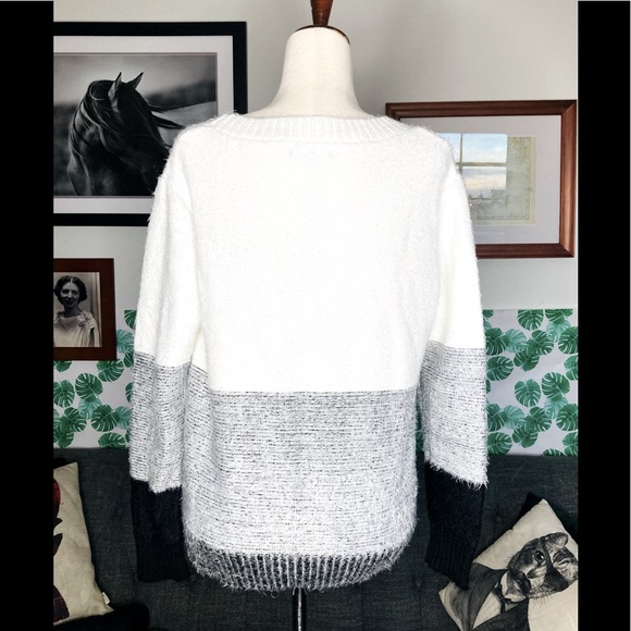 Sz S Fate black & white color block sweater - Picture 4 of 4
